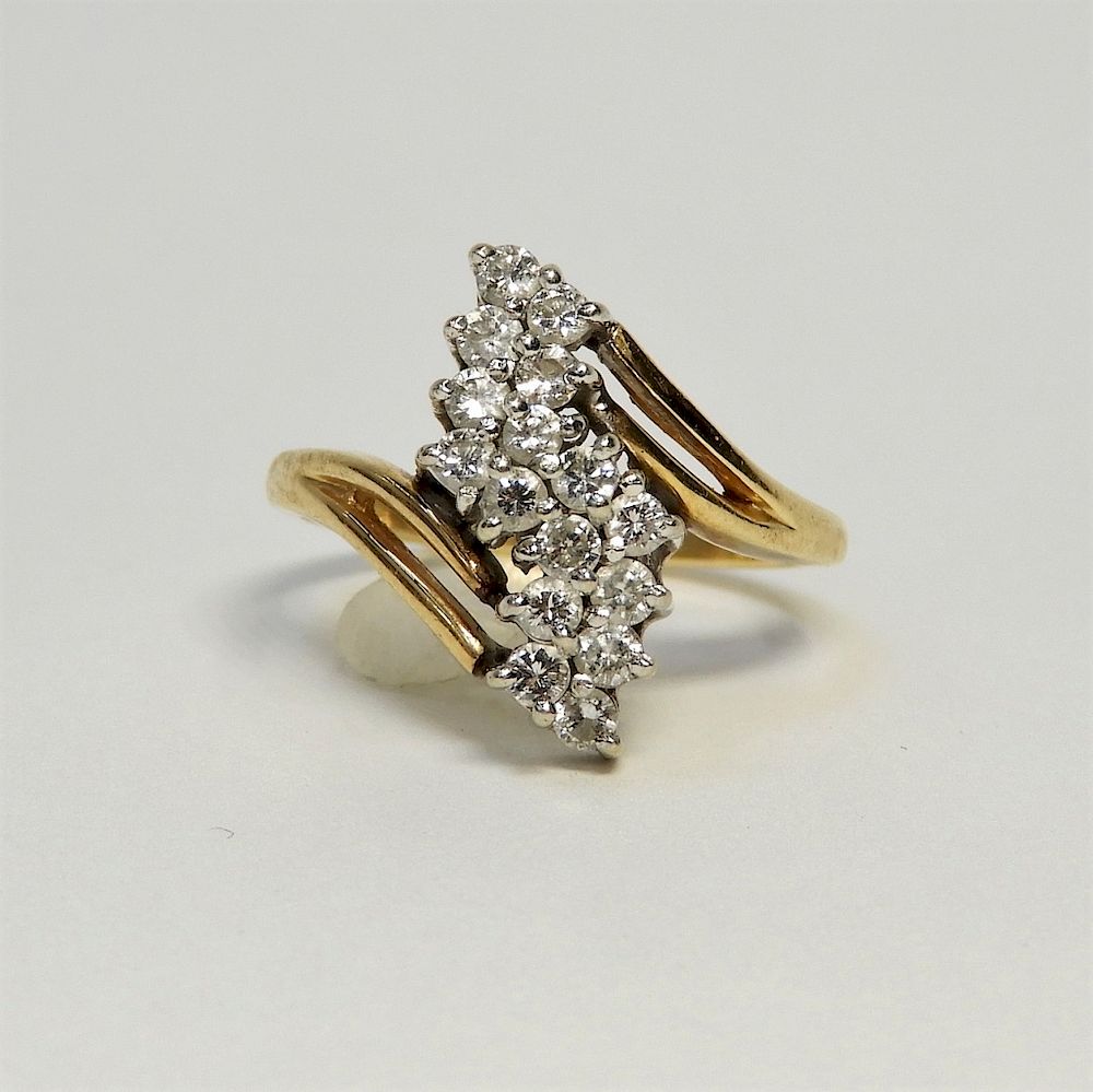 Appraisal: K Yellow Gold Diamond Lady's Cluster Ring th Century Sixteen