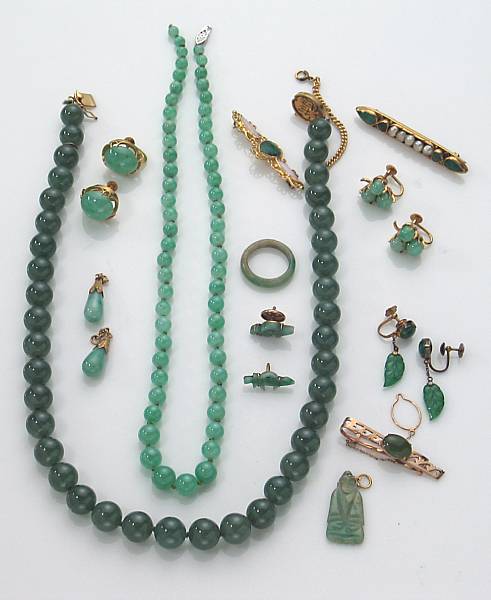 Appraisal: A collection of twelve jade pieces including two jade bead