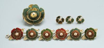 Appraisal: Gold retro jewelry suite five pieces matching cupped floral motifs