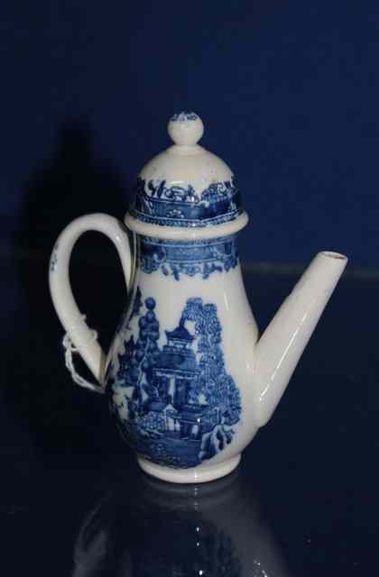 Appraisal: A MINIATURE BLUE AND WHITE PEARLWARE COFFEE POT with domed