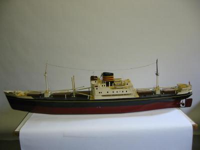 Appraisal: A handmade scale steam freighter Ramon de Larrinaga hull of