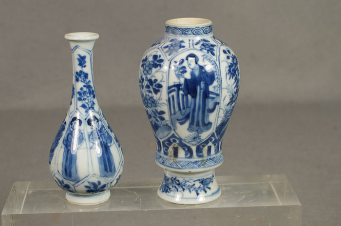 Appraisal: Chinese Export porcelain vases with blue underglaze figural and floral