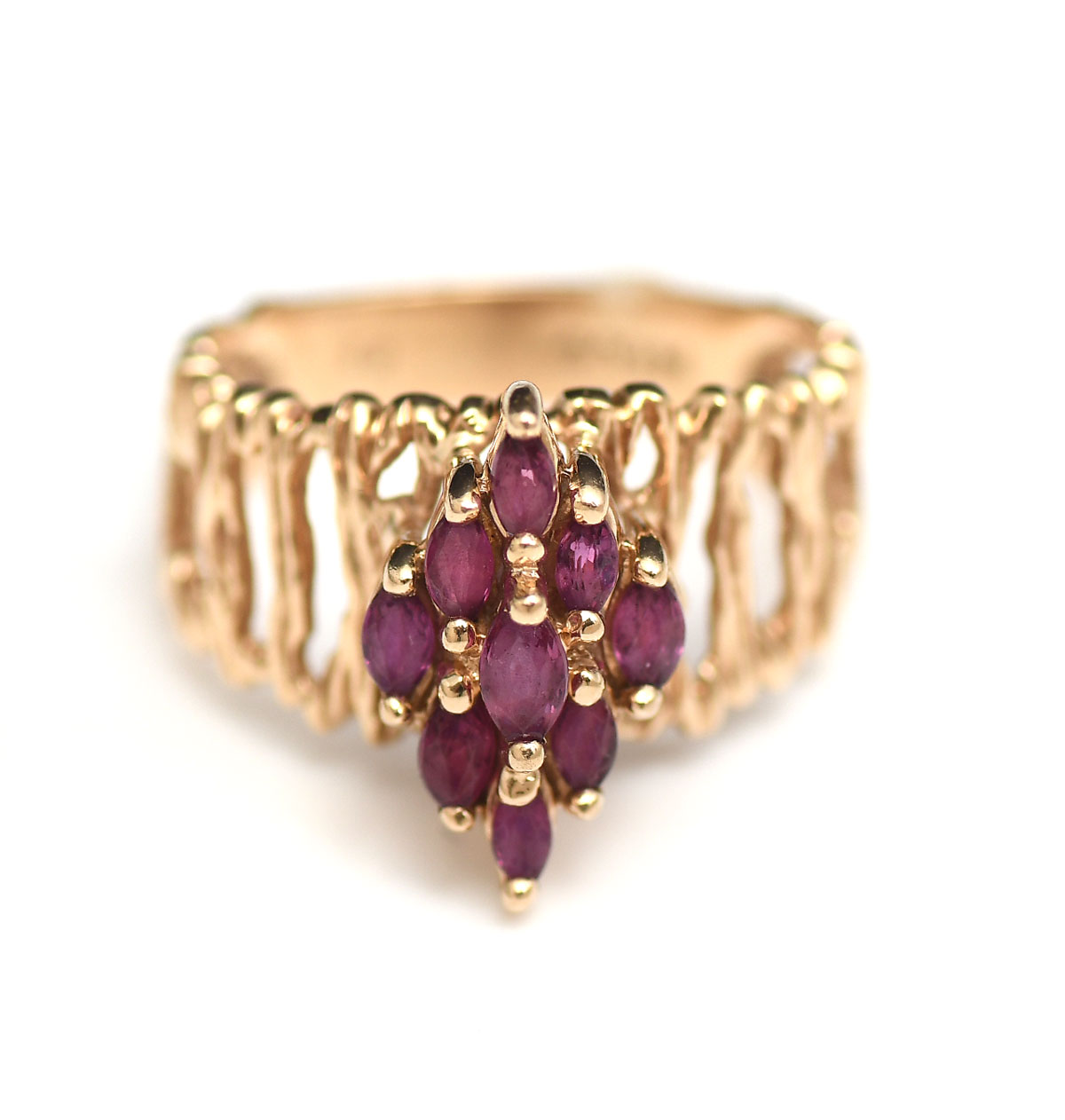 Appraisal: K PINK SAPPHIRE RING K yellow gold ring contains marquise