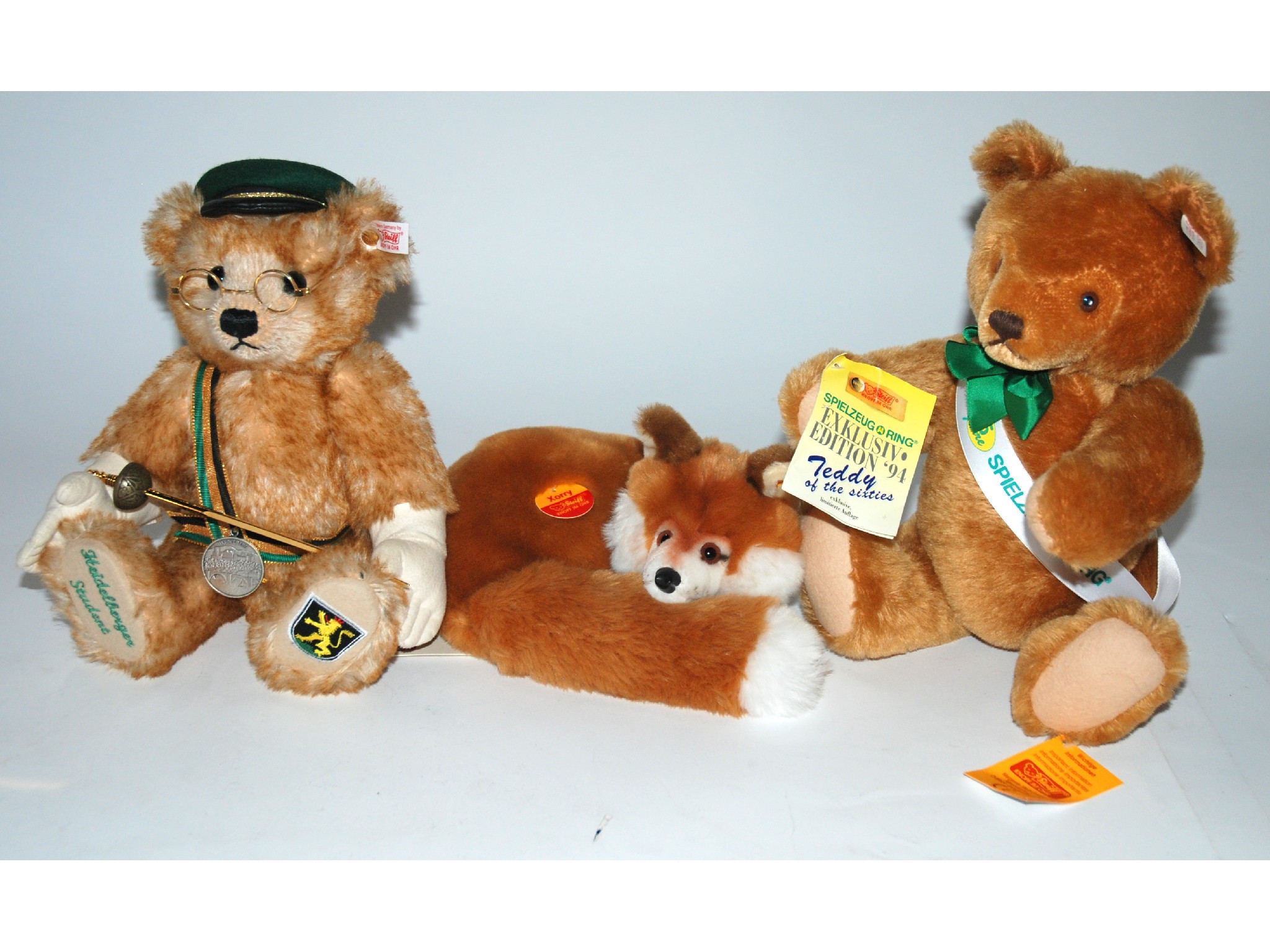 Appraisal: Five various modern Steiff bears including musical Heidelberger Xorry and