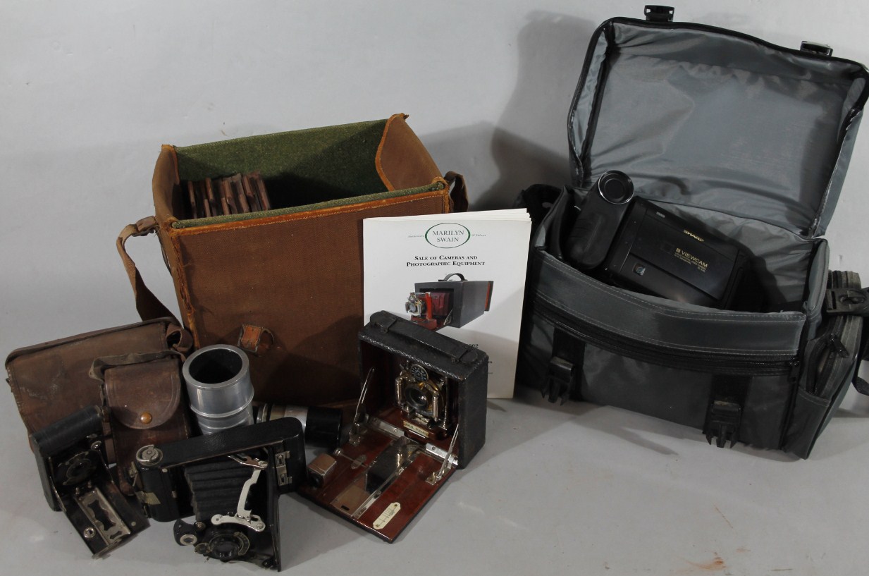 Appraisal: An early thC folding plate camera with pressed case holing