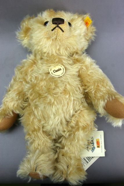 Appraisal: A golden mohair Steiff teddy bear from the Classic series