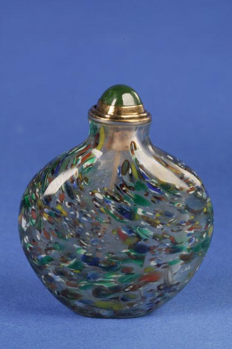 Appraisal: A CLEAR GLASS FLATTENED SPADE SHAPED BOTTLE decorated with green