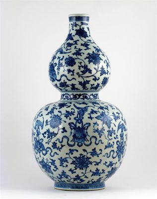 Appraisal: An impressive Chinese blue and white double gourd vase painted