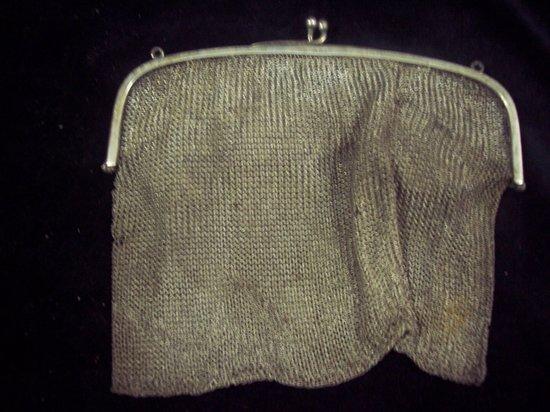 Appraisal: A chain link evening bag with silver clasp