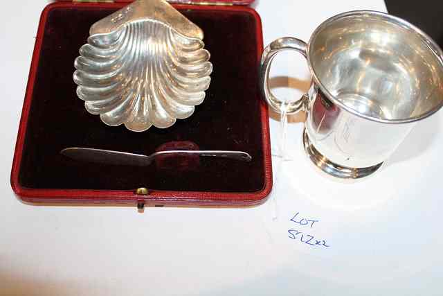 Appraisal: A SCALLOP SHELL SHAPED SILVER BUTTER DISH on ball feet