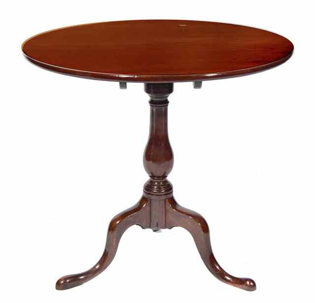 Appraisal: A GEORGE III CIRCULAR MAHOGANY SNAP TOP TABLE with vase