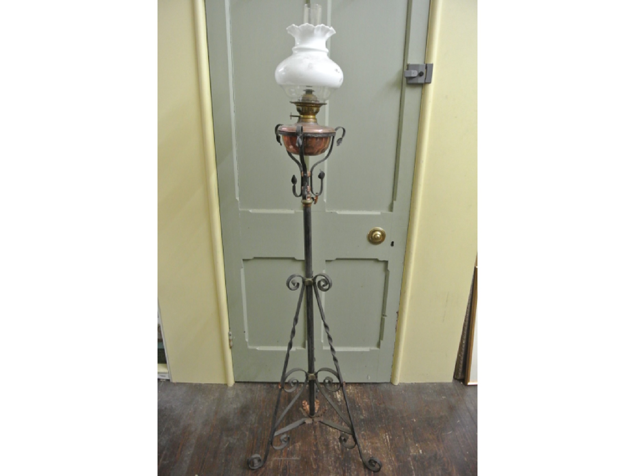 Appraisal: A late Victorian Edwardian ironwork telescopic oil lamp standard with