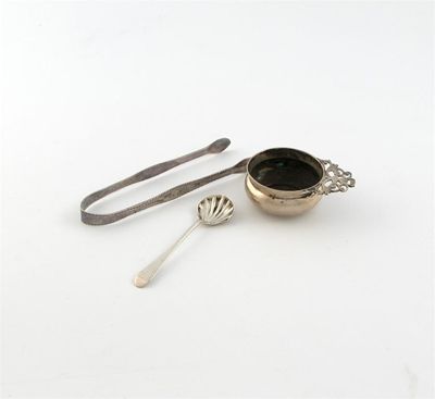 Appraisal: A George III provincial silver old English pattern salt spoon