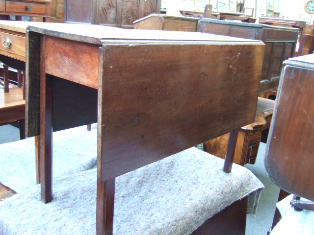 Appraisal: A George III mahogany drop flap table the rectangular top