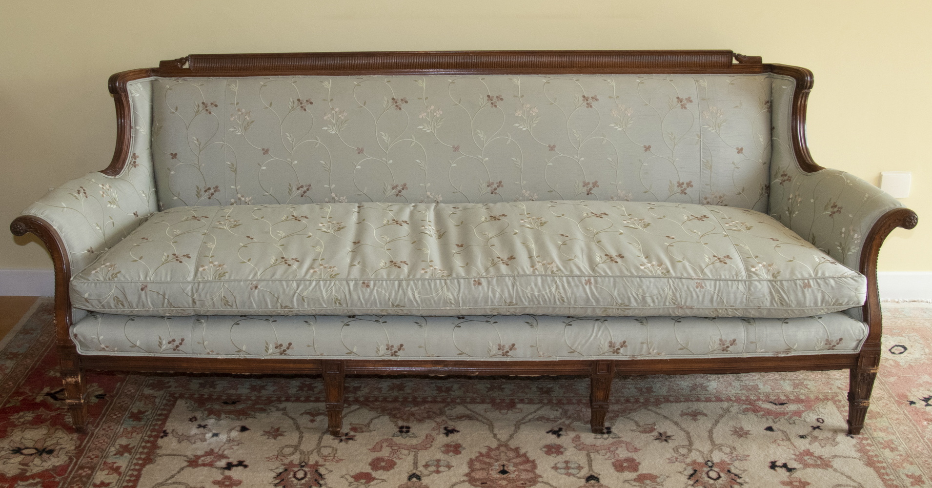 Appraisal: EDWARDIAN STYLE GREEN SOFA A living room sofa made in