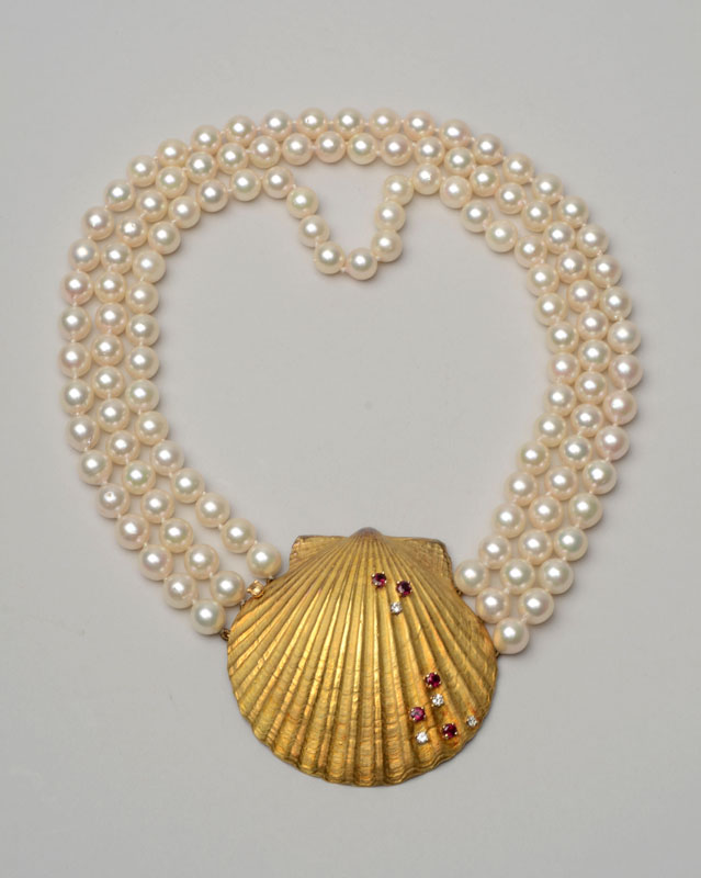 Appraisal: K YELLOW GOLD AND CULTURED PEARL NECKLACE Stamped ' k'