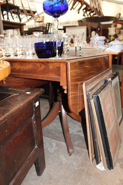 Appraisal: A TH CENTURY MAHOGANY DROP LEAF DINING TABLE with single