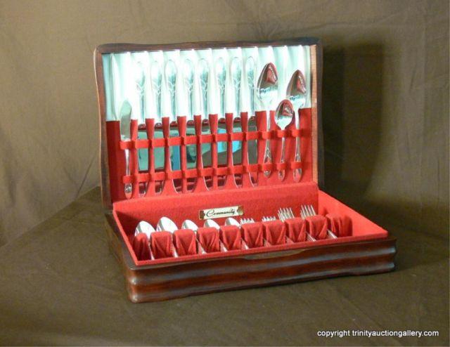 Appraisal: Oneida Community SP Pc Flatware Chest Set - Vintage Oneida