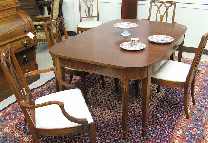 Appraisal: A SET OF SIX FEDERAL STYLE MAHOGANY DINING CHAIRS American