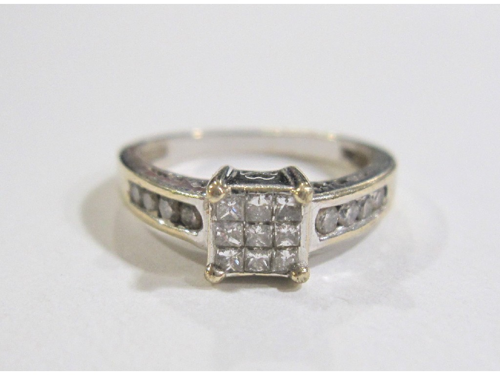 Appraisal: Eighteen carat white gold diamond set dress ring with nine