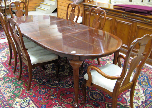 Appraisal: NINE-PIECE QUEEN ANNE STYLE DINING TABLE AND CHAIR SET recent