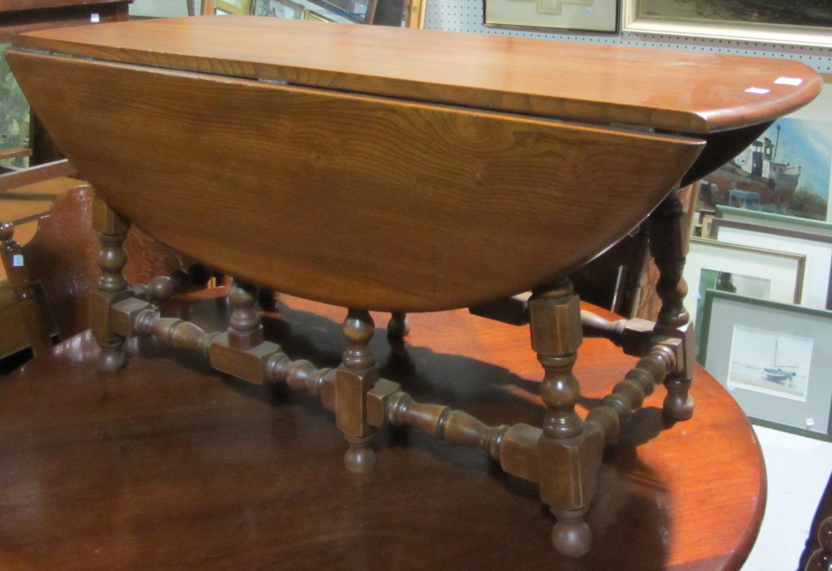 Appraisal: A th century oak small drop flap coffee table and