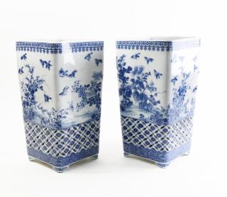 Appraisal: Pair of Chinese Blue and White Urns Pair of Japanese