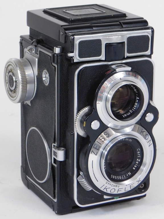 Appraisal: ZEISS IKON IKOFLEX FAVORIT TLR CAMERA Zeiss Ikon Ikoflex Favorit