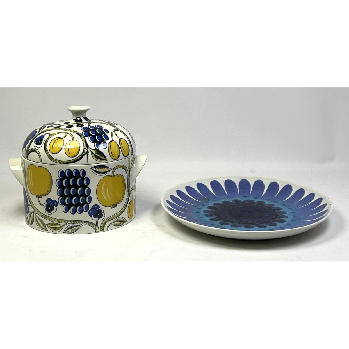 Appraisal: Two Arabia of Finland Tablewares Covered dish and low dish