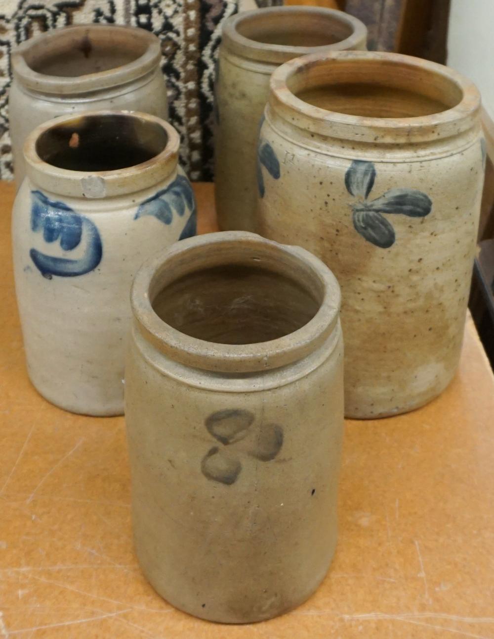 Appraisal: FIVE AMERICAN BLUE DECORATED SALT GLAZE POTTERY CROCKSFive American Blue