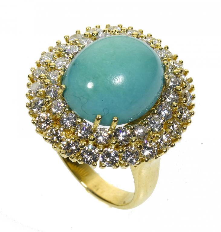 Appraisal: A TURQUOISE AND DIAMOND CLUSTER RING the oval cabochon encircled