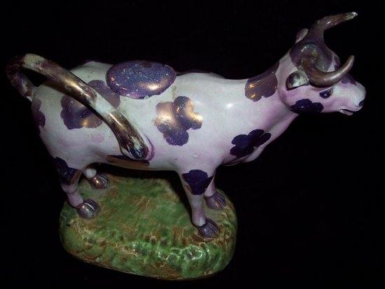 Appraisal: A copper lustre cow creamer cm long