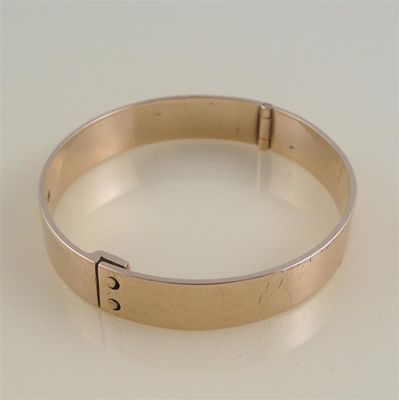 Appraisal: A gold hinged bangle plain and polished g