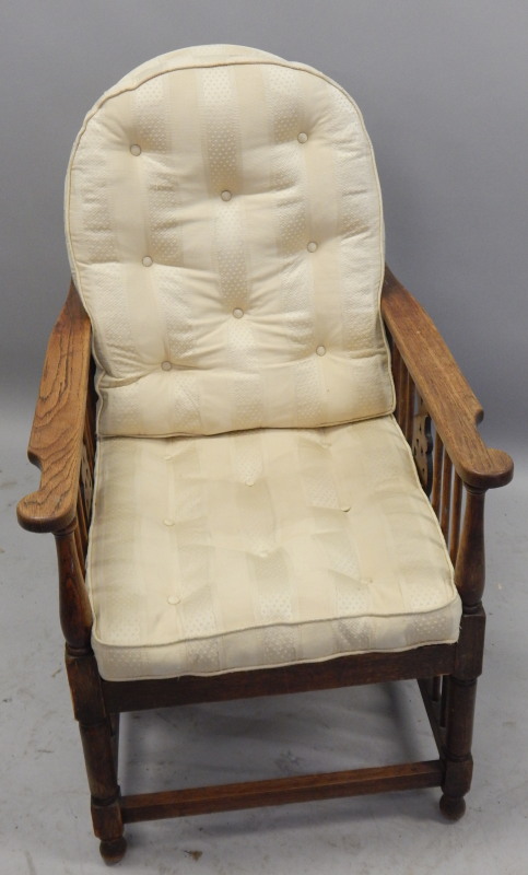 Appraisal: An early thC oak reclining armchair with cream upholstered padded