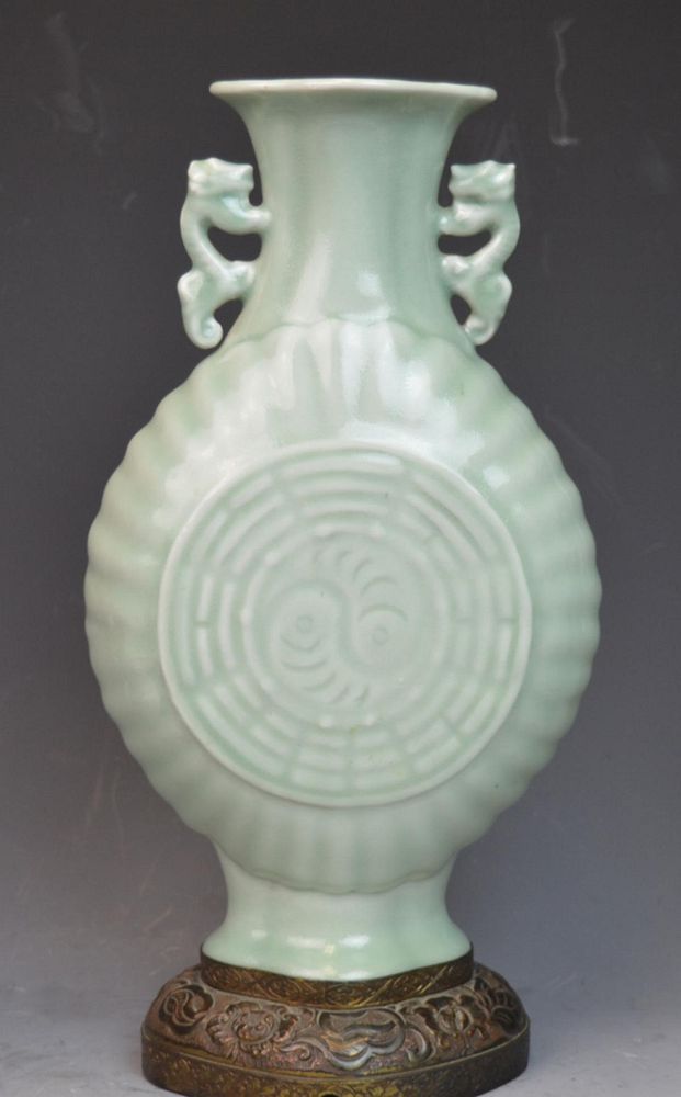 Appraisal: CHINESE CELADON GLAZE PORCELAIN MOON FLASK VASE Chinese celadon glazed