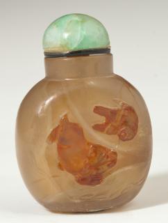 Appraisal: Chinese Carved Agate Snuff Bottle early th c the side