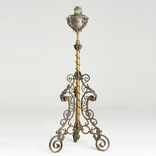 Appraisal: Victorian extension oil lamp with ornate wrought-iron and brass base