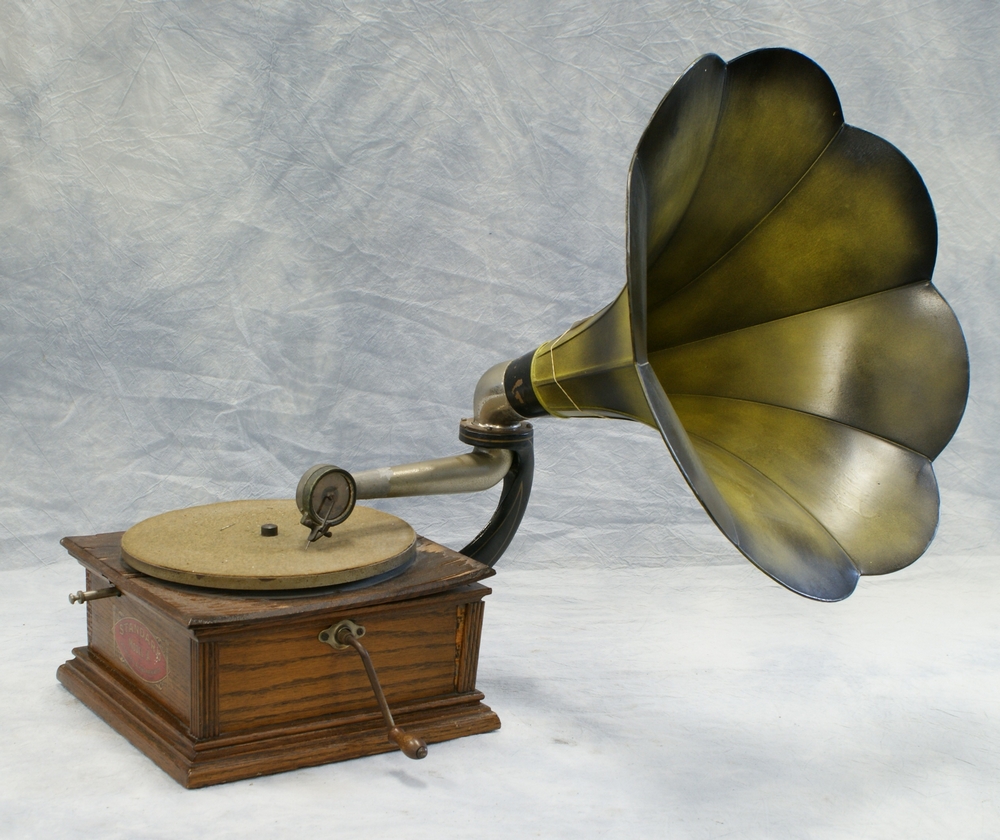 Appraisal: Standard Talking Machine Co Model A disc phonograph with panel