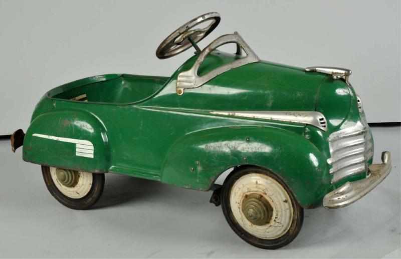 Appraisal: Murray Steelcraft Chrysler Pedal Car Toy Description Circa Pressed steel