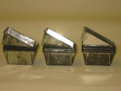 Appraisal: A set of thirteen mini-loaf tins long - no boxes