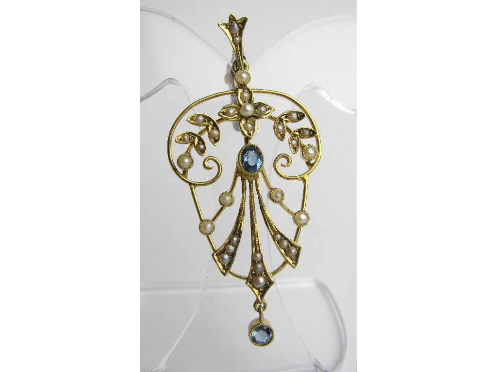 Appraisal: Fifteen carat gold aquamarine and seed pearl set pendant