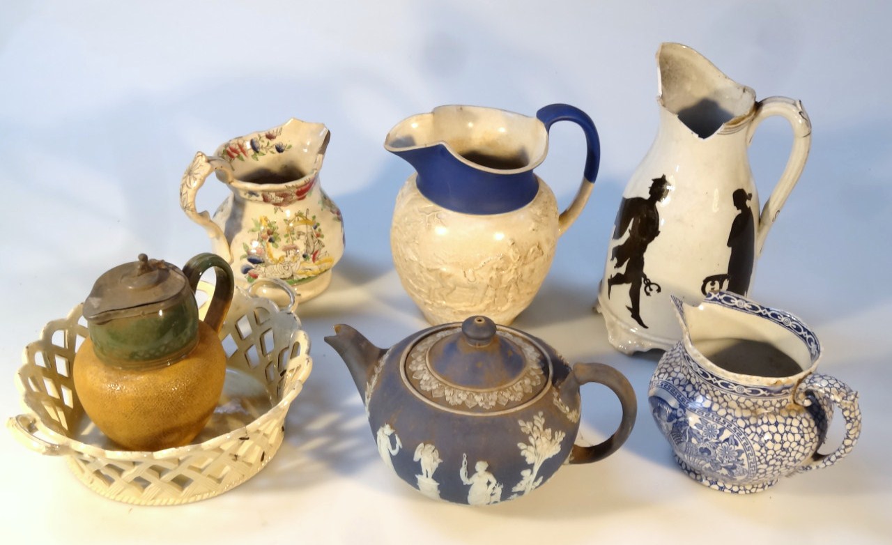 Appraisal: Various English pottery to include a late thC Leeds Creamware