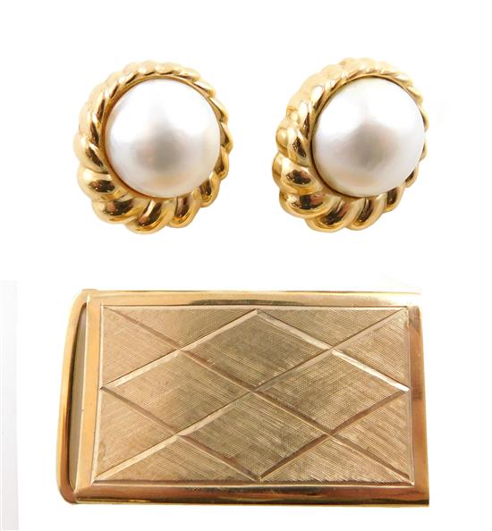 Appraisal: JEWELRY k gold belt buckle and pair of Mabe pearl