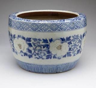 Appraisal: A Japanese Arita Imari porcelain Hibachi Late Meiji Period circa