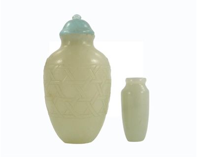 Appraisal: A Chinese nephrite jade snuff bottle simulating a wicker work