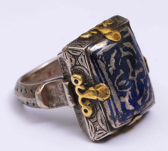 Appraisal: A PERSIAN NIELLO RING with gold metal mounts th th