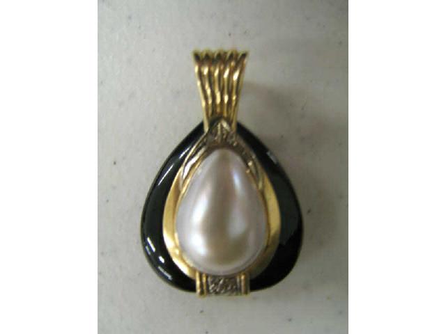 Appraisal: Mabe Pearl Pendant or Enhancer one center pearl x mm