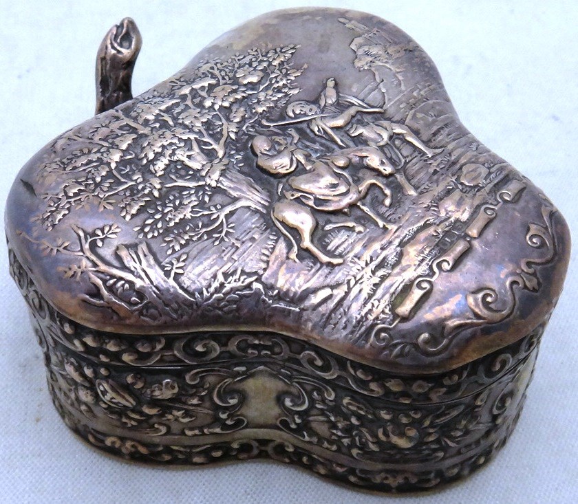 Appraisal: A silver trefoil shaped hinge lidded box the cover decorated