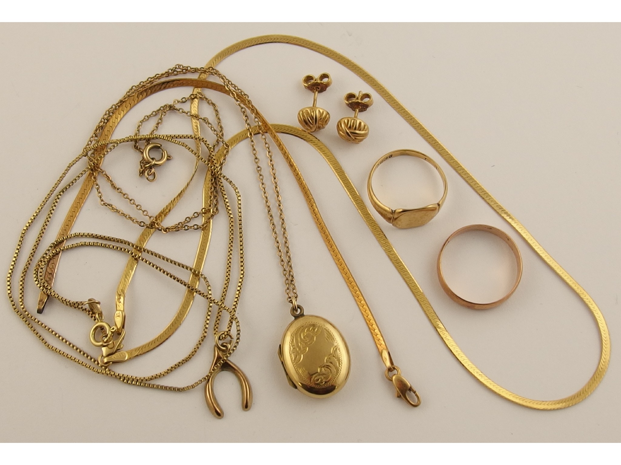 Appraisal: A ct gold necklace and a similar ct bracelet and