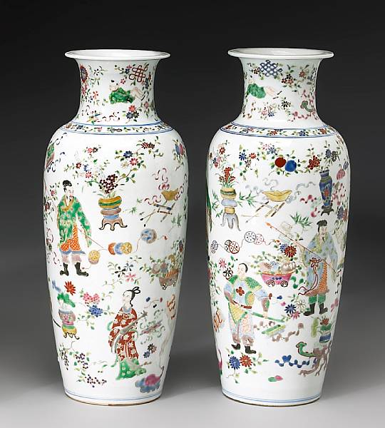 Appraisal: A pair of underglaze blue and famille rose enameled porcelain